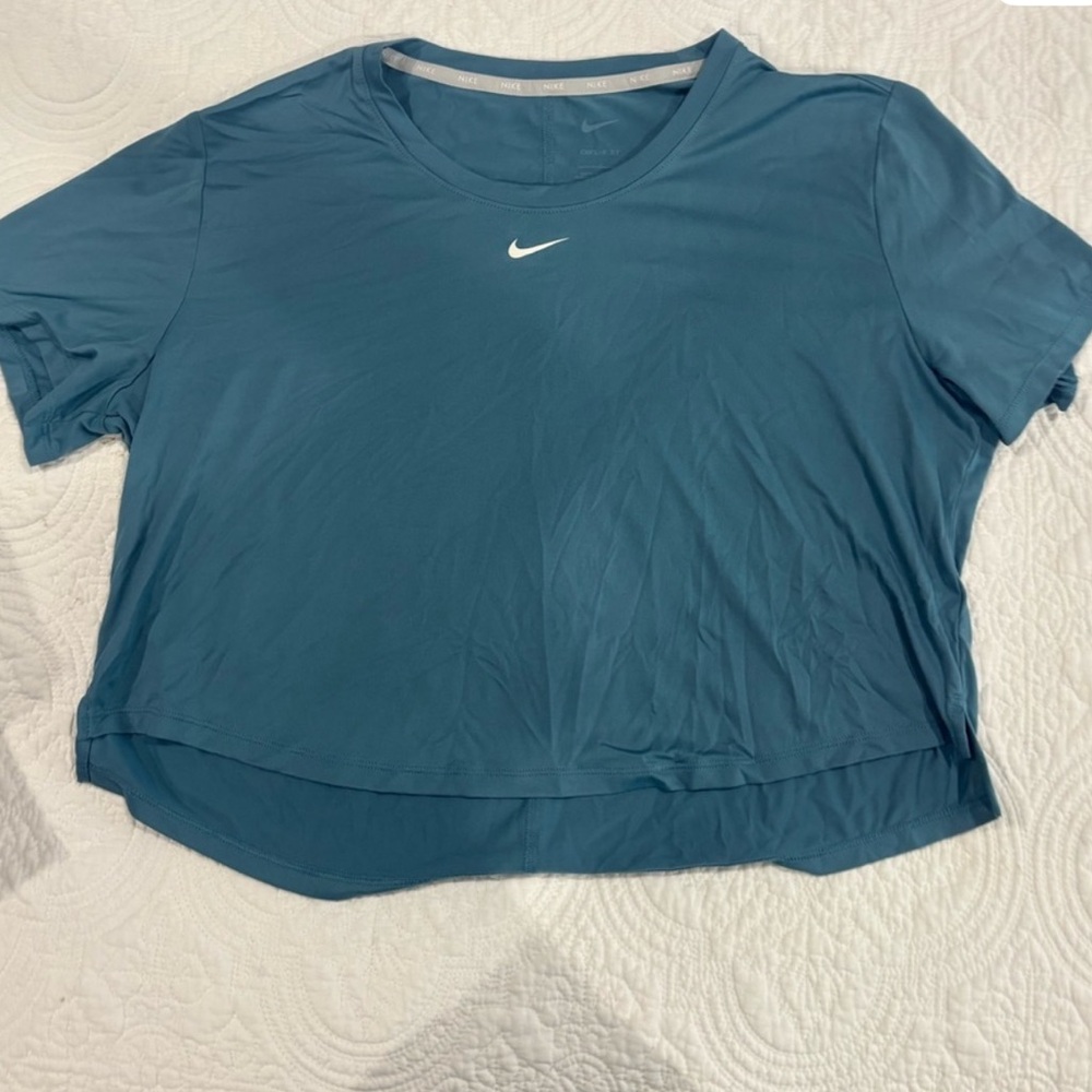 Nike Teal Cropped Short Sleeve dri fit Top